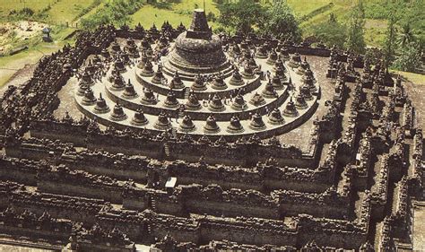 Der Bau des Borobudur-Tempels: Ein buddhistisches Meisterwerk im Herzen Javas und Symbol der spirituellen Suche